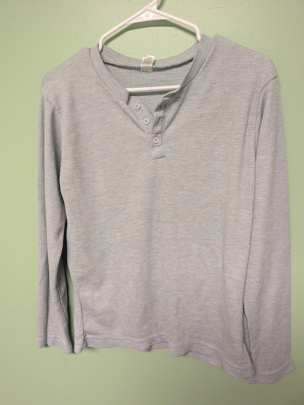 Long-Sleeve Waffle Henley Top in Light Gray